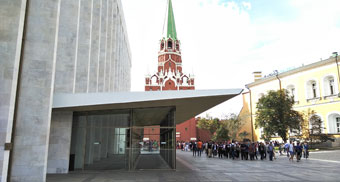 Замена грязезащитного покрытия в первом тамбуре Кремлевского дворца