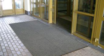 Резиновые коврики для входа в бизнес центр